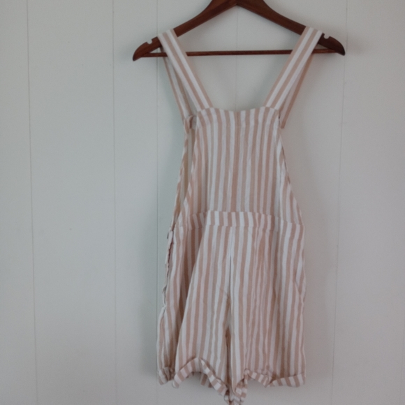 Hollister Women's Romper Size Small - Picture 5 of 6